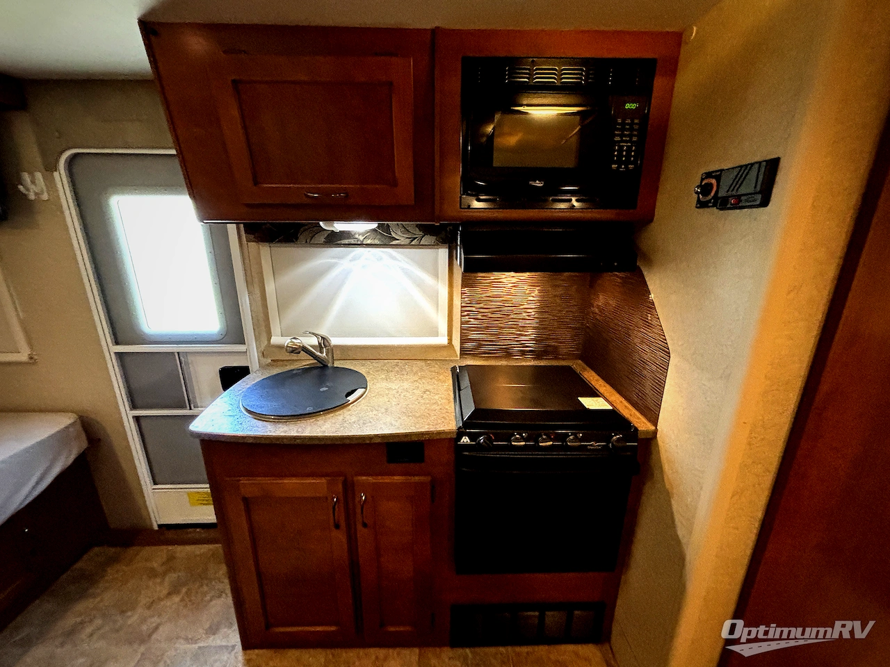 2016 Lance Lance Travel Trailers 1575 Photo 6