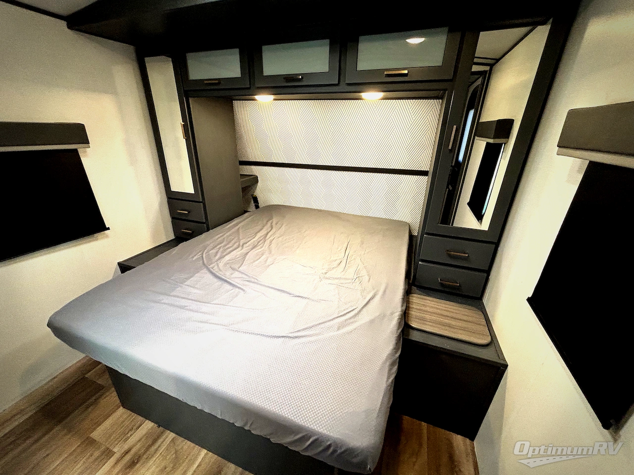2024 Keystone Premier Ultra Lite 30RIPR Photo 8