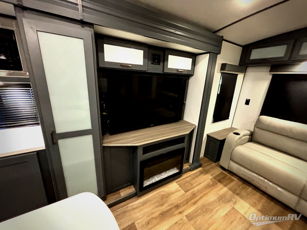 2024 Keystone Premier Ultra Lite 30RIPR Photo 15