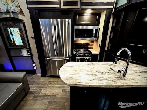 2017 Keystone Fuzion 423 RV Photo 2