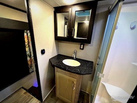 2017 Keystone Fuzion 423 RV Photo 3