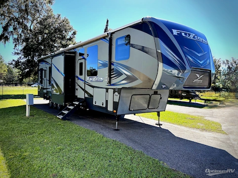 Used 2017 Keystone Fuzion 423 Featured Photo