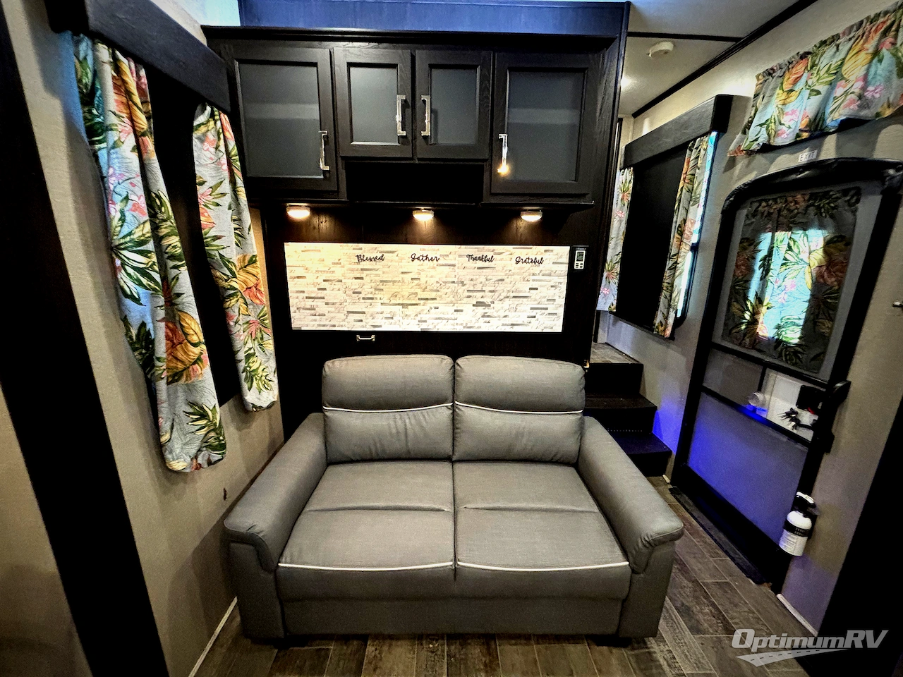 2017 Keystone Fuzion 423 Photo 13