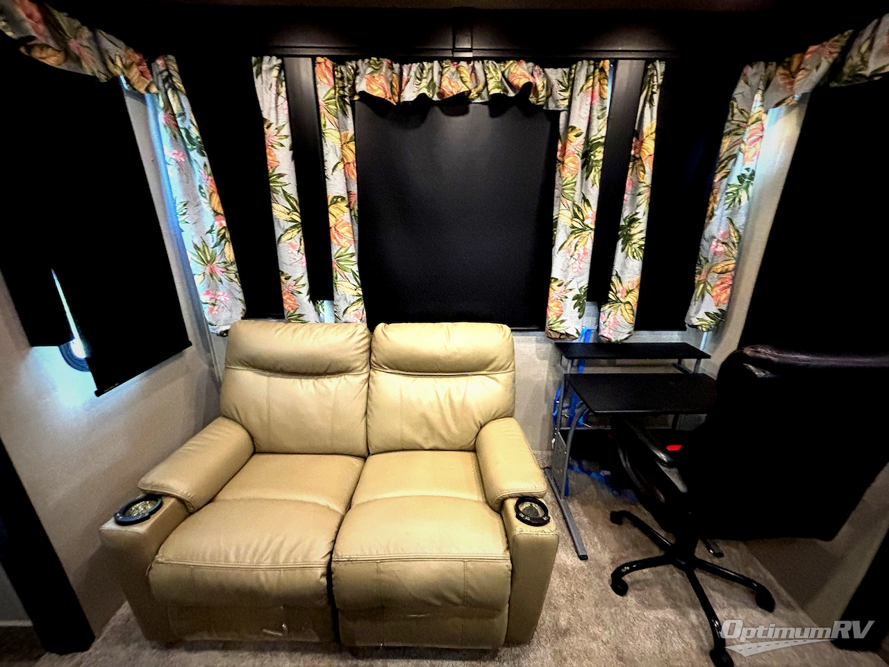 2017 Keystone Fuzion 423 Photo 14