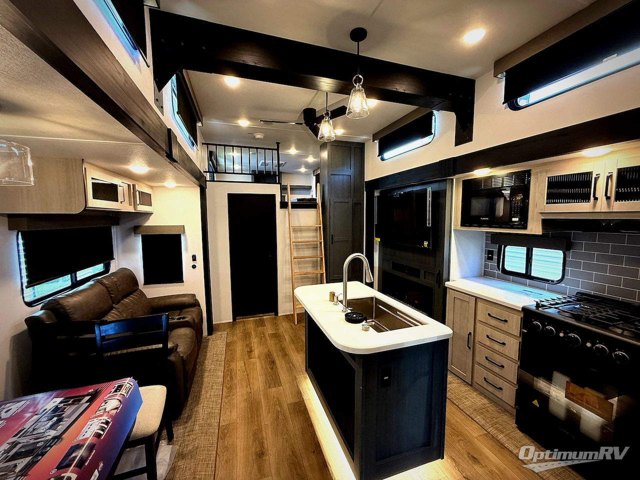 2026 Palomino Puma Destination 420LFT Photo 4