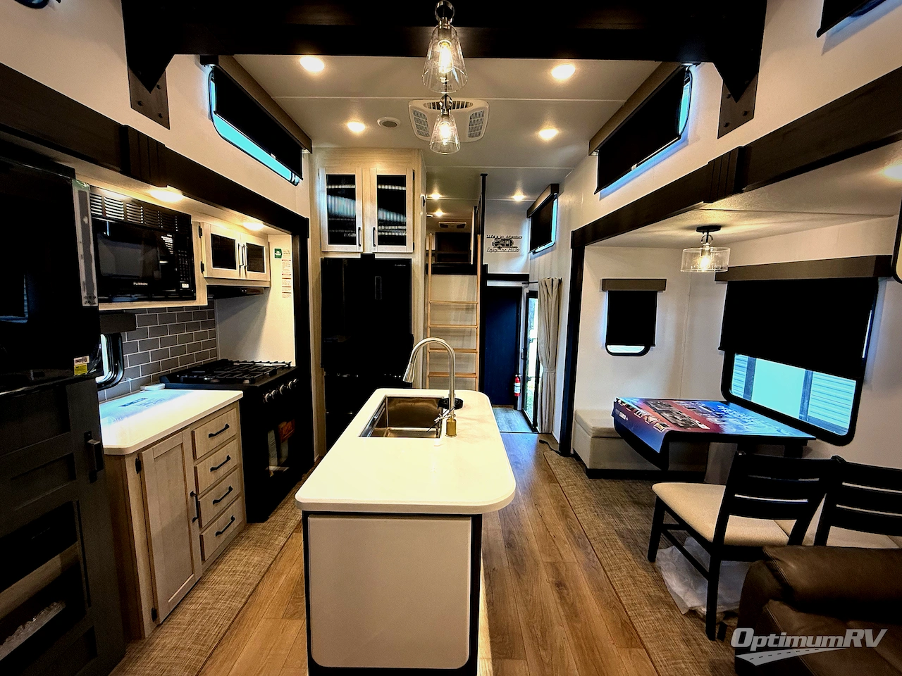 2026 Palomino Puma Destination 420LFT Photo 5