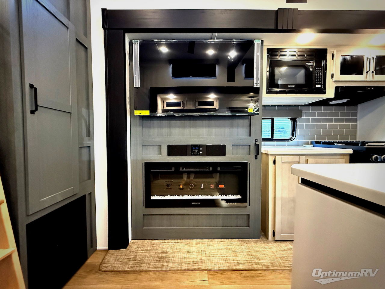 2026 Palomino Puma Destination 420LFT Photo 9