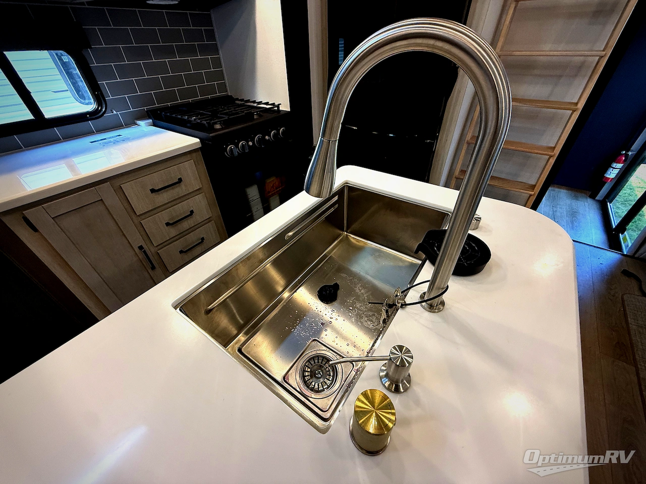 2026 Palomino Puma Destination 420LFT Photo 11