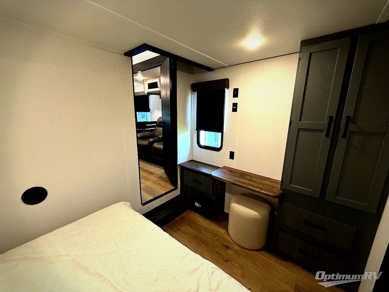 2026 Palomino Puma Destination 420LFT Photo 16