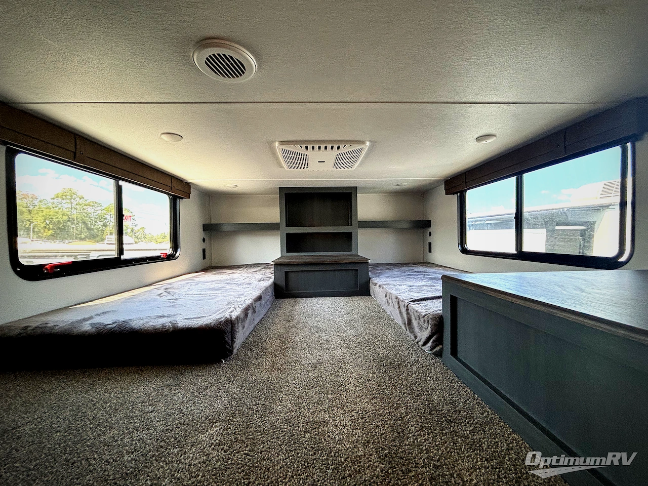 2026 Palomino Puma Destination 420LFT Photo 12