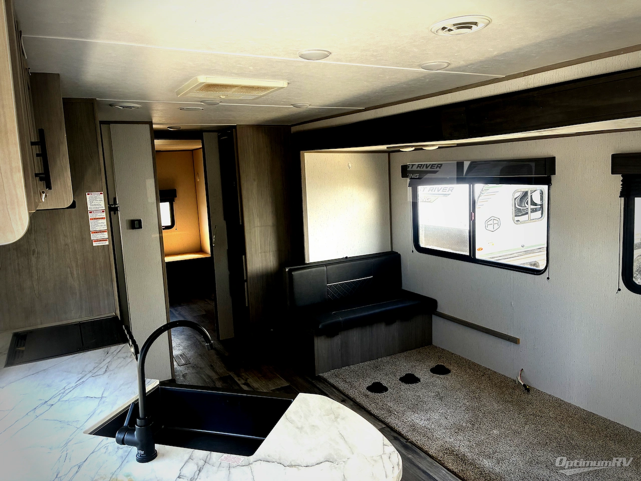 2022 Dutchmen Coleman Lantern Series 334BH Photo 4