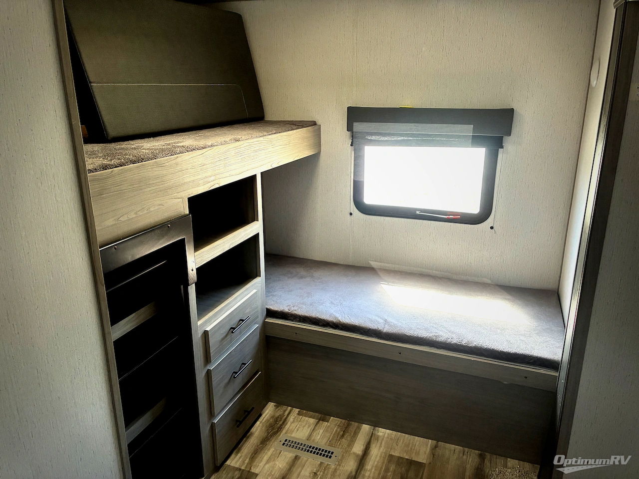 2022 Dutchmen Coleman Lantern Series 334BH Photo 12