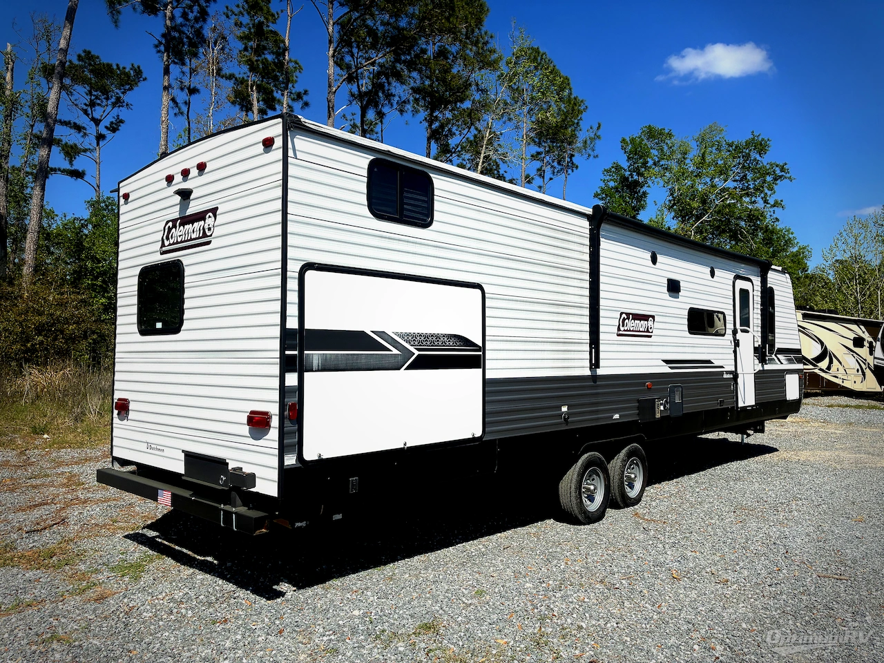 2022 Dutchmen Coleman Lantern Series 334BH Photo 2