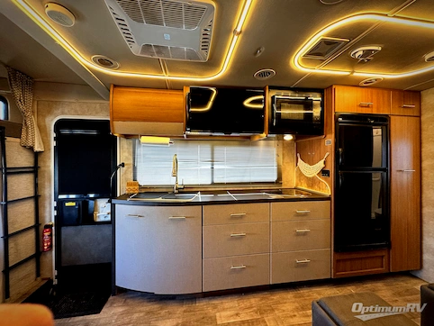 2018 Winnebago Navion 24D RV Photo 3