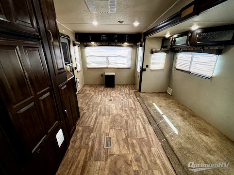 2017 Palomino Puma 297RLSS RV Photo 2