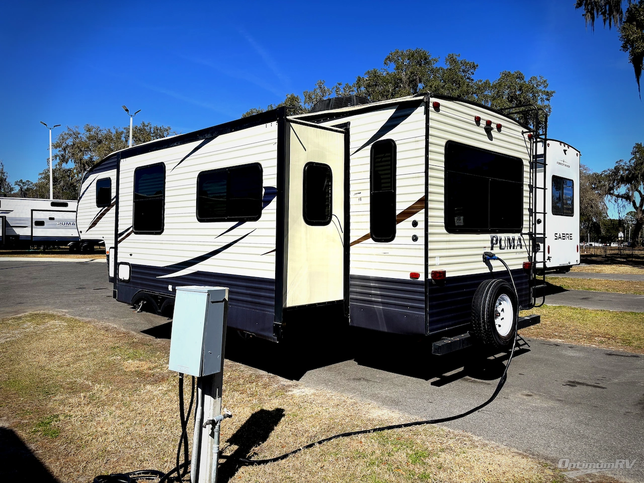 2017 Palomino Puma 297RLSS Photo 3