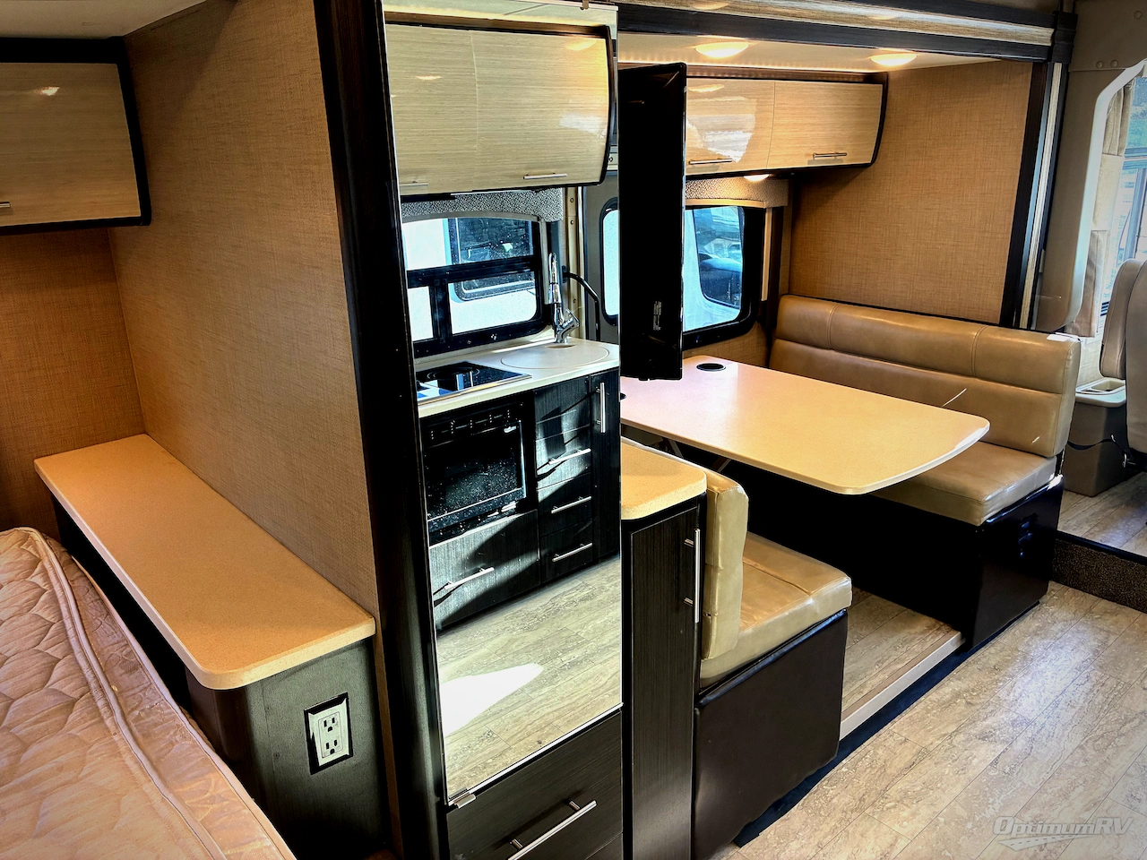 2019 Thor Vegas 25.6 Photo 14