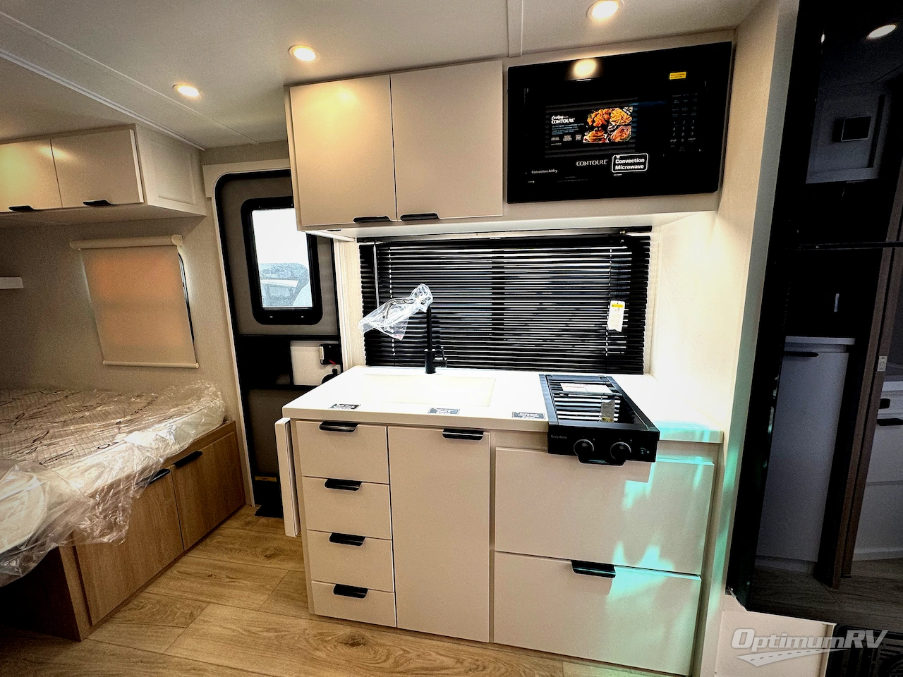 2027 Winnebago Micro Minnie 2108TB Photo 11