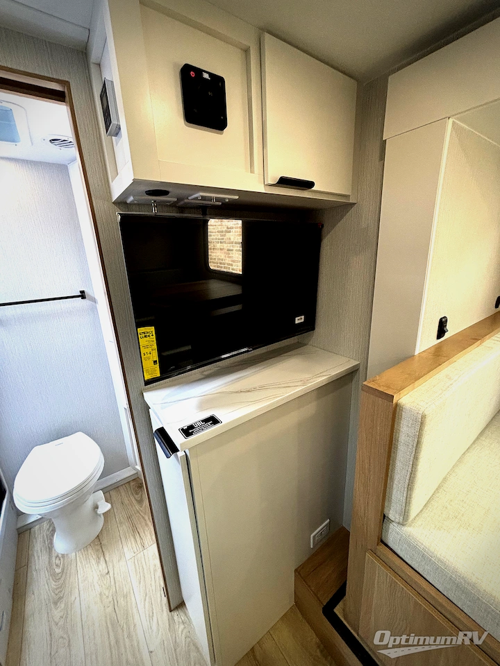 2027 Winnebago Micro Minnie 2108TB Photo 10