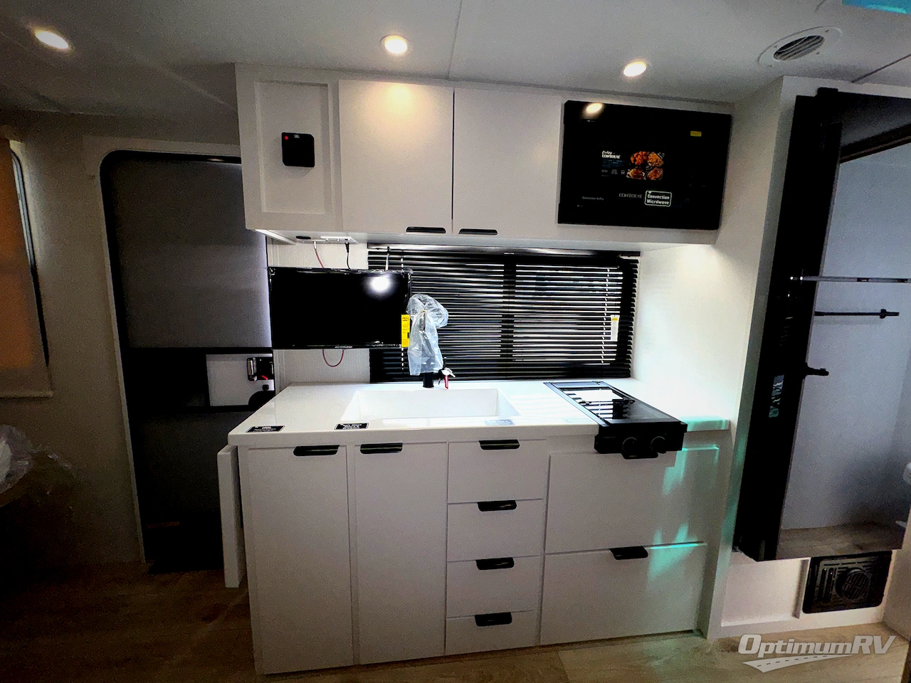 2027 Winnebago Micro Minnie 2200MBH Photo 7
