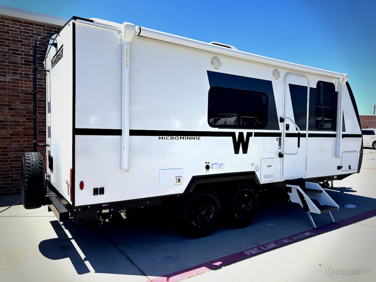 2027 Winnebago Micro Minnie 2200FBH Photo 2