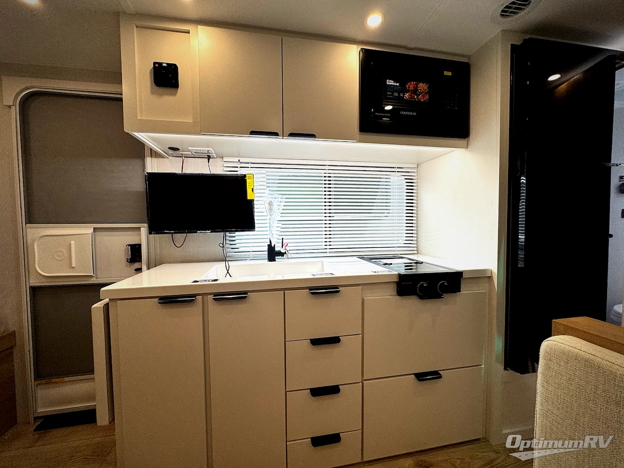 2027 Winnebago Micro Minnie 1800BH Photo 6