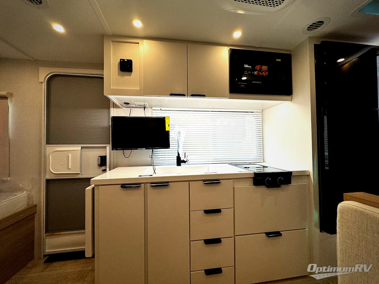 2027 Winnebago Micro Minnie 1800BH Photo 7