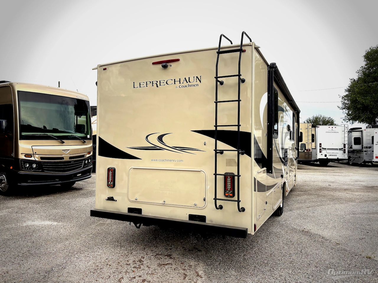 2022 Coachmen Leprechaun Premier 319MB Ford 450 Photo 2