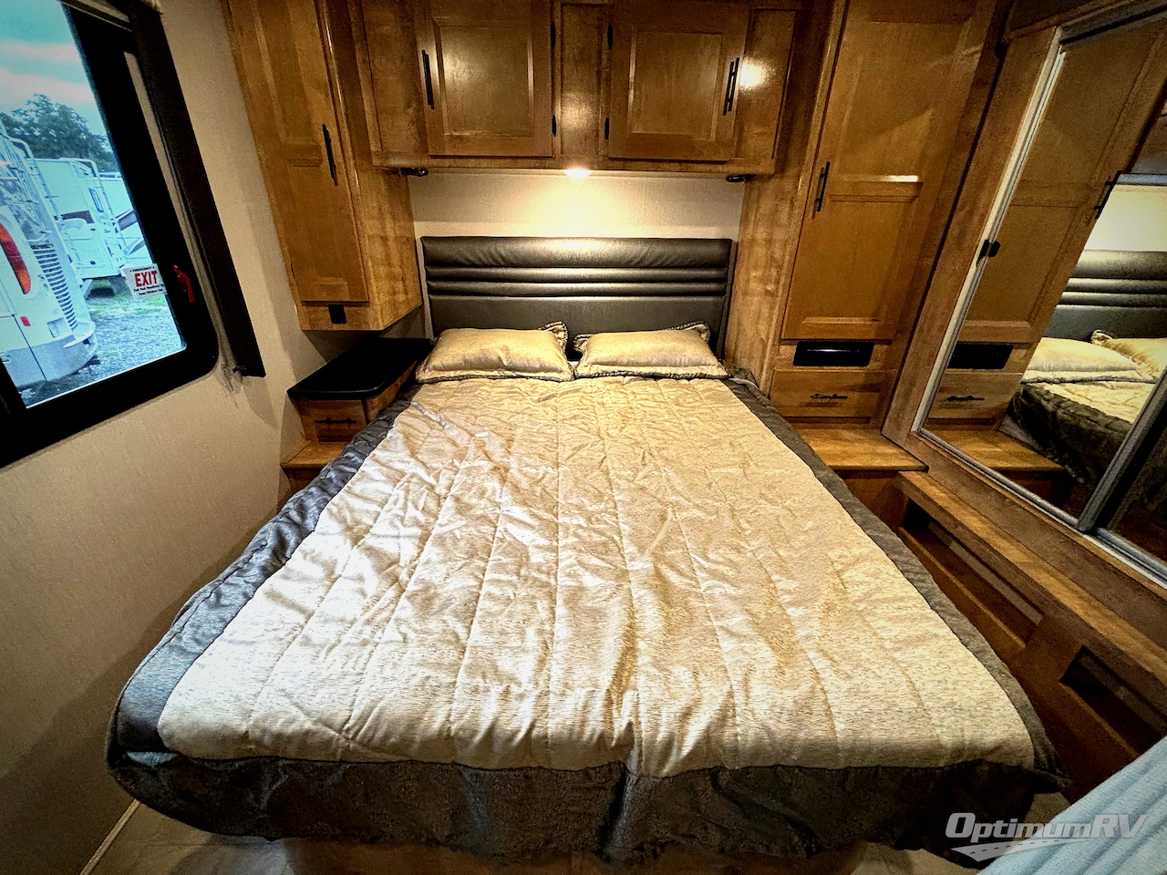 2022 Coachmen Leprechaun Premier 319MB Ford 450 Photo 13