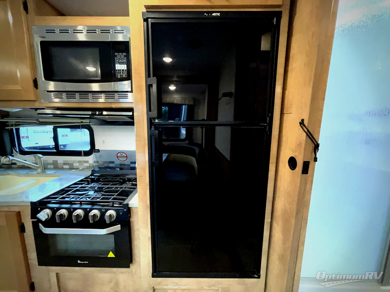 2022 Coachmen Leprechaun Premier 319MB Ford 450 Photo 16