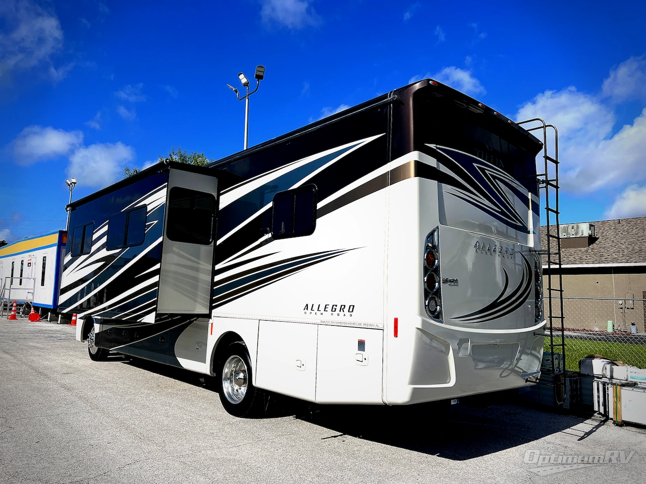 2017 Tiffin Allegro 31 SA Photo 2