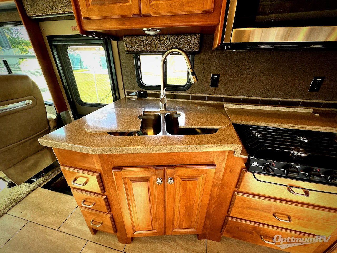 2017 Tiffin Allegro 31 SA Photo 12