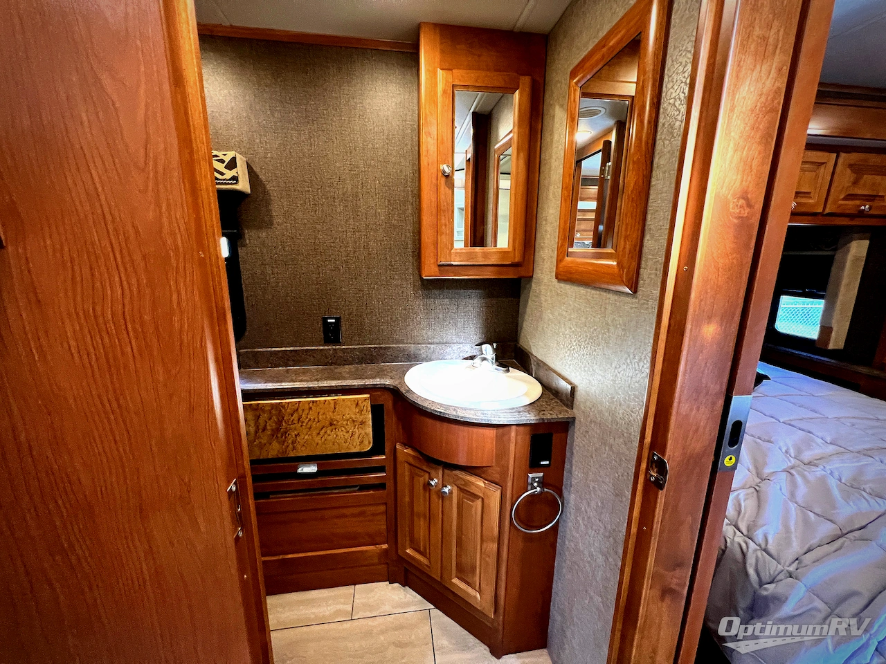 2017 Tiffin Allegro 31 SA Photo 24