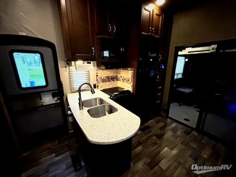 2017 Keystone Fuzion Impact Edition 311 RV Photo 4