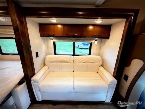 2019 Tiffin Wayfarer 25 RW RV Photo 2