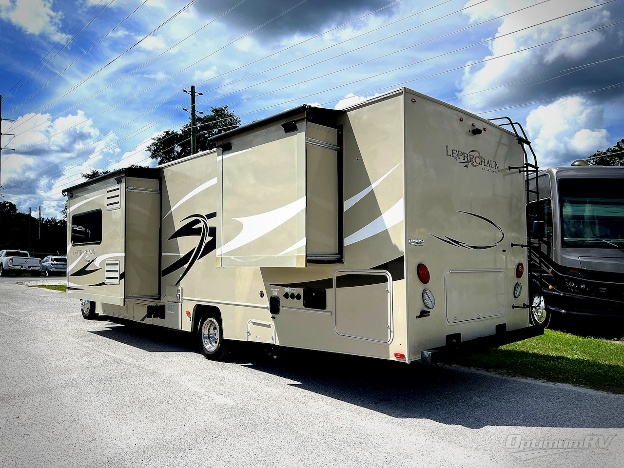 2015 Coachmen Leprechaun 317SA Ford 450 Photo 2