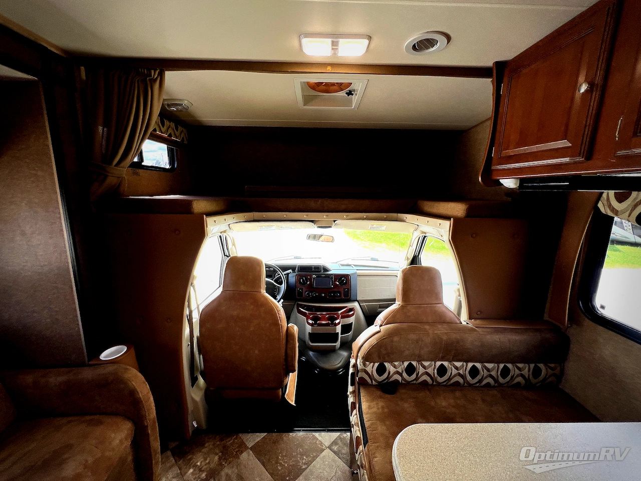 2015 Coachmen Leprechaun 317SA Ford 450 Photo 6