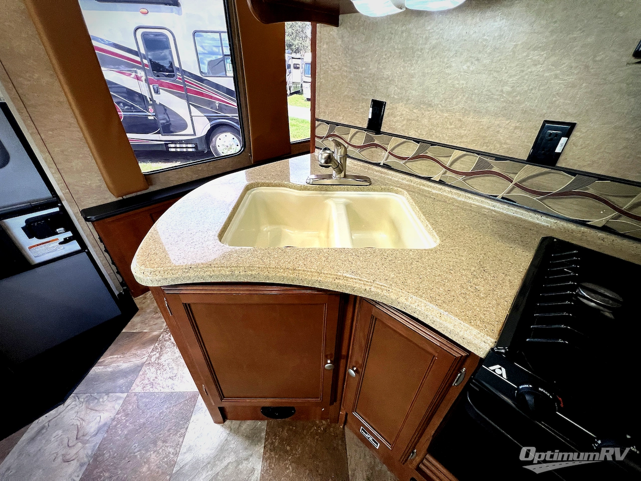 2015 Coachmen Leprechaun 317SA Ford 450 Photo 11