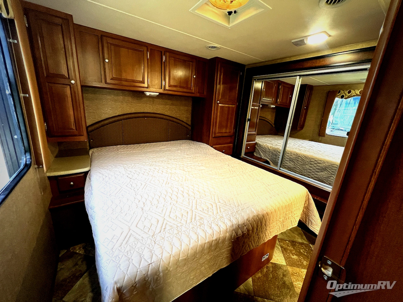 2015 Coachmen Leprechaun 317SA Ford 450 Photo 16