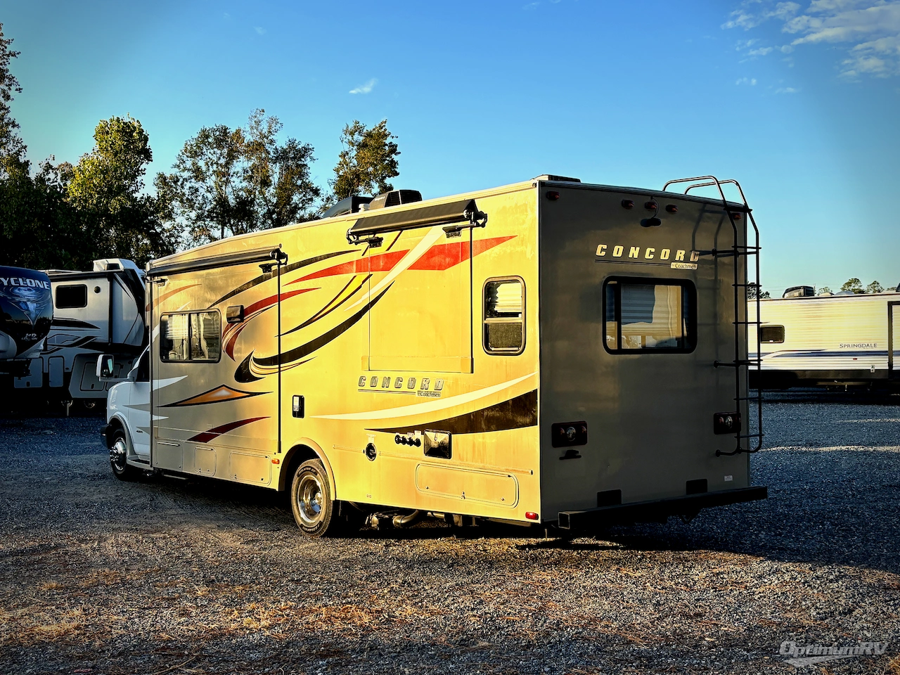 2014 Coachmen Concord 280LE Photo 3