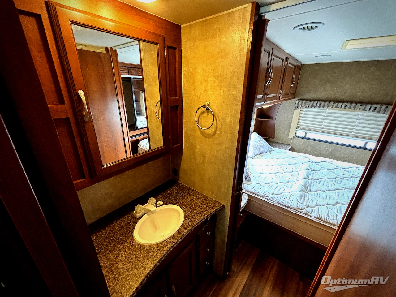 2014 Coachmen Concord 280LE Photo 13