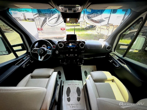 2020 Winnebago Navion 24D RV Photo 2