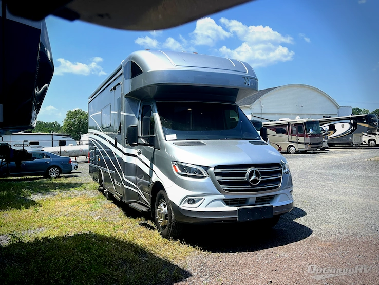 2020 Winnebago Navion 24D RV Photo 1