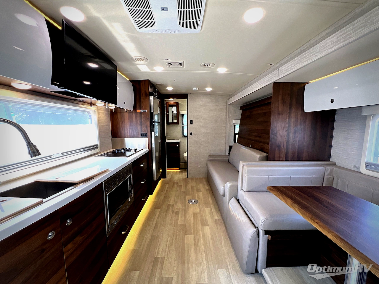 2020 Winnebago Navion 24D Photo 2