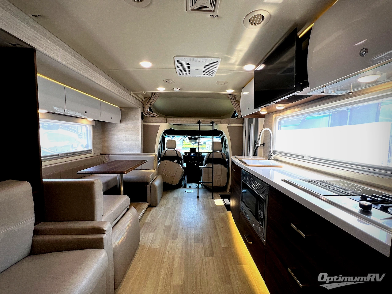2020 Winnebago Navion 24D Photo 3