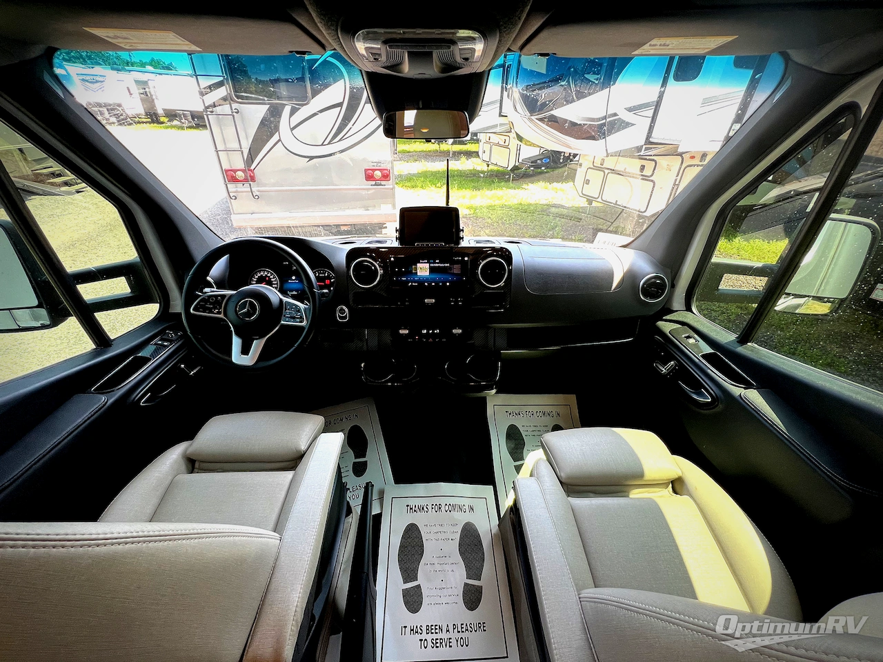 2020 Winnebago Navion 24D Photo 6