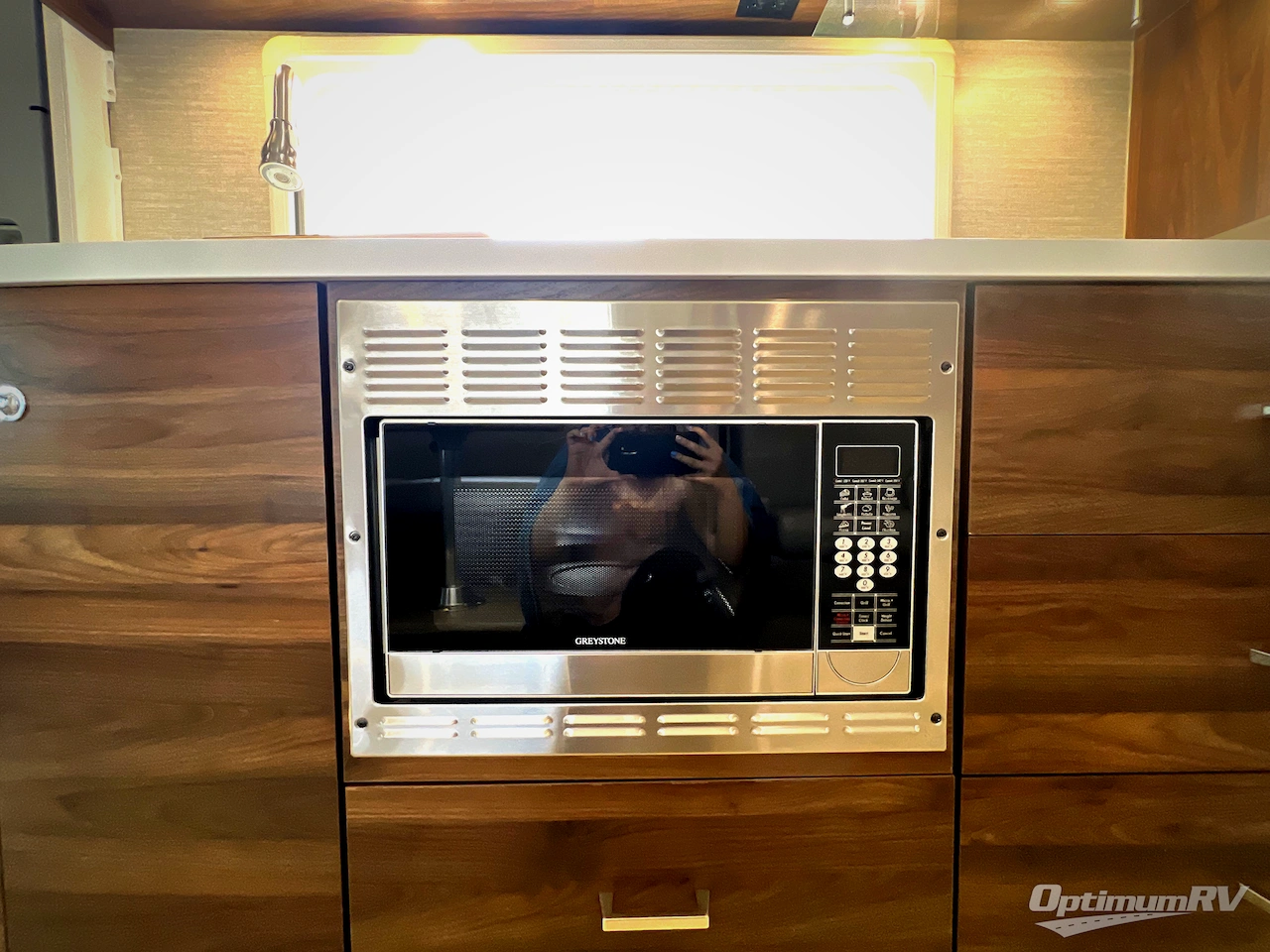 2020 Winnebago Navion 24D Photo 10