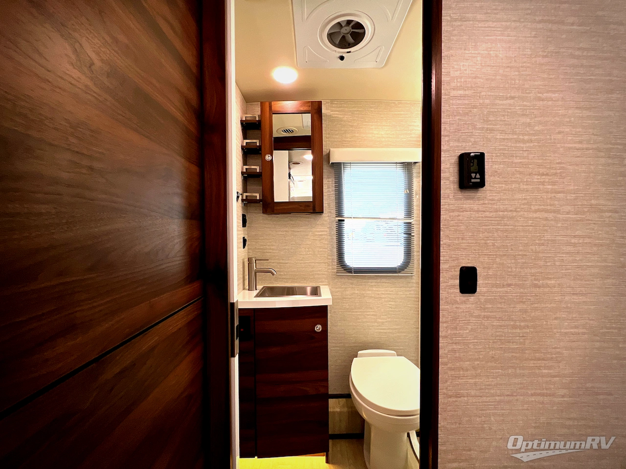 2020 Winnebago Navion 24D Photo 16