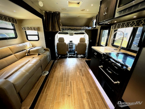 2020 Dynamax isata 3 24FW RV Photo 2