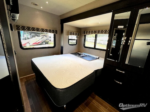 2020 Dynamax isata 3 24FW RV Photo 4